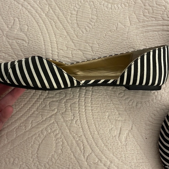 BCBGeneration Black and White stripe flats - Picture 5 of 8